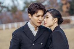 开云体育官网-绿衫军屠杀天津，塔图姆闪耀赛场创历史