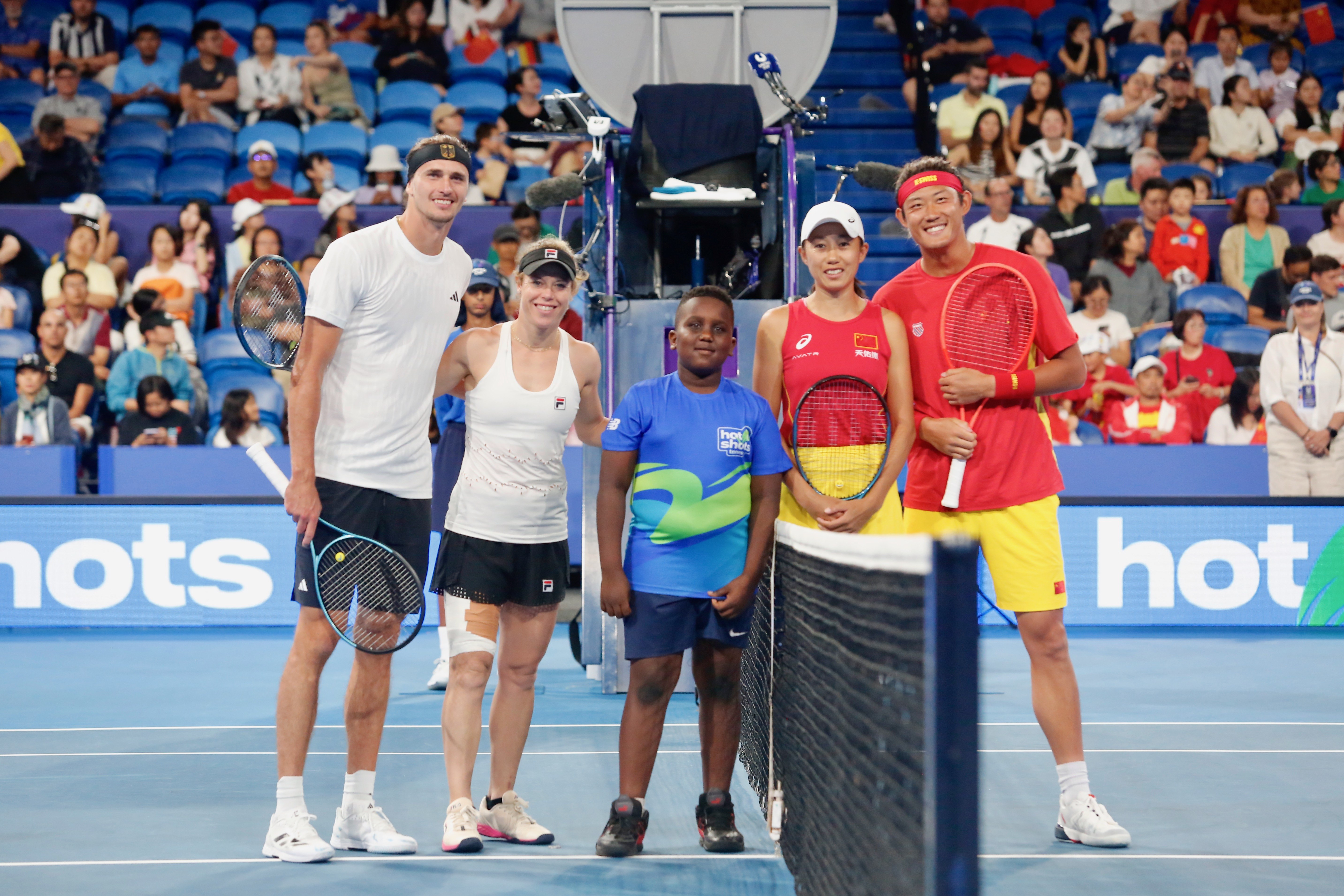 关于德国网球队碾压澳大利亚网球队，兹维列夫关键制胜的信息