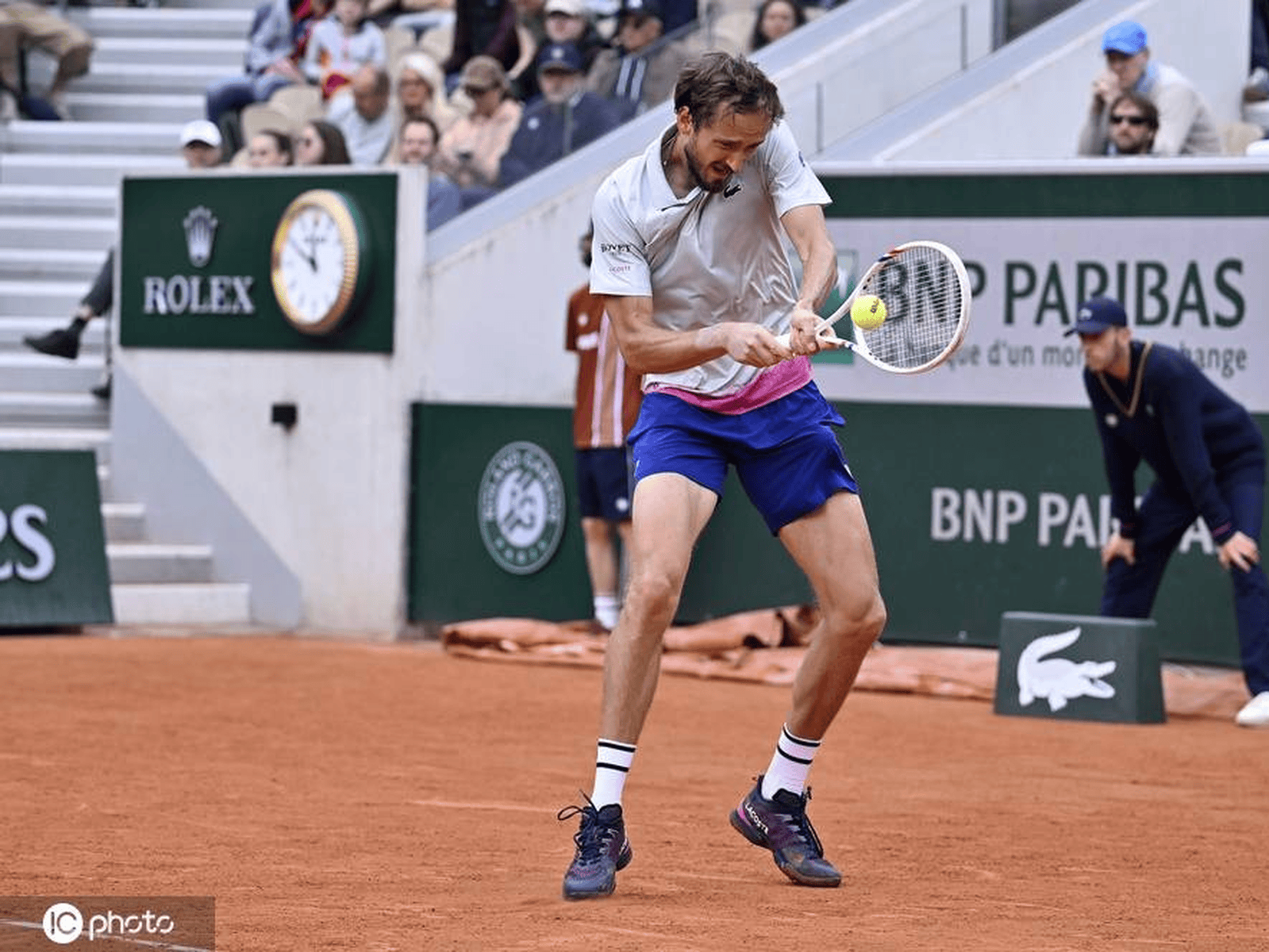 澳大利亚网球队碾压法国网球队，梅德韦杰夫送出助攻的简单介绍