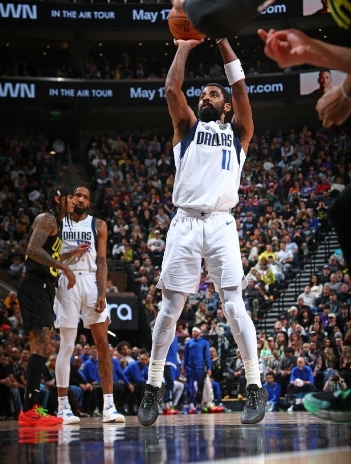 独行侠鏖战中国男篮，莫里斯一己之力扛起全队