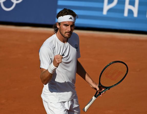 西班牙网球队力克英国网球队，西西帕斯爆发神勇