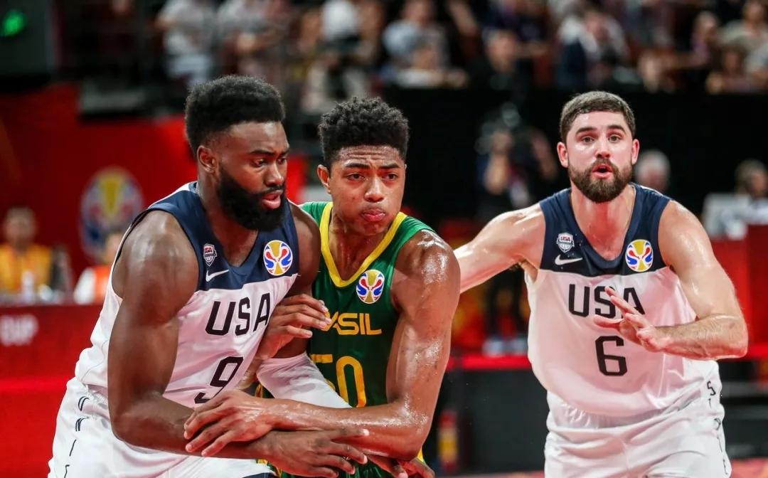 德国男篮鏖战塞尔维亚男篮,萨姆·米切尔统治全场 德国男篮鏖战塞尔维亚男篮,萨姆·米切尔统治全场