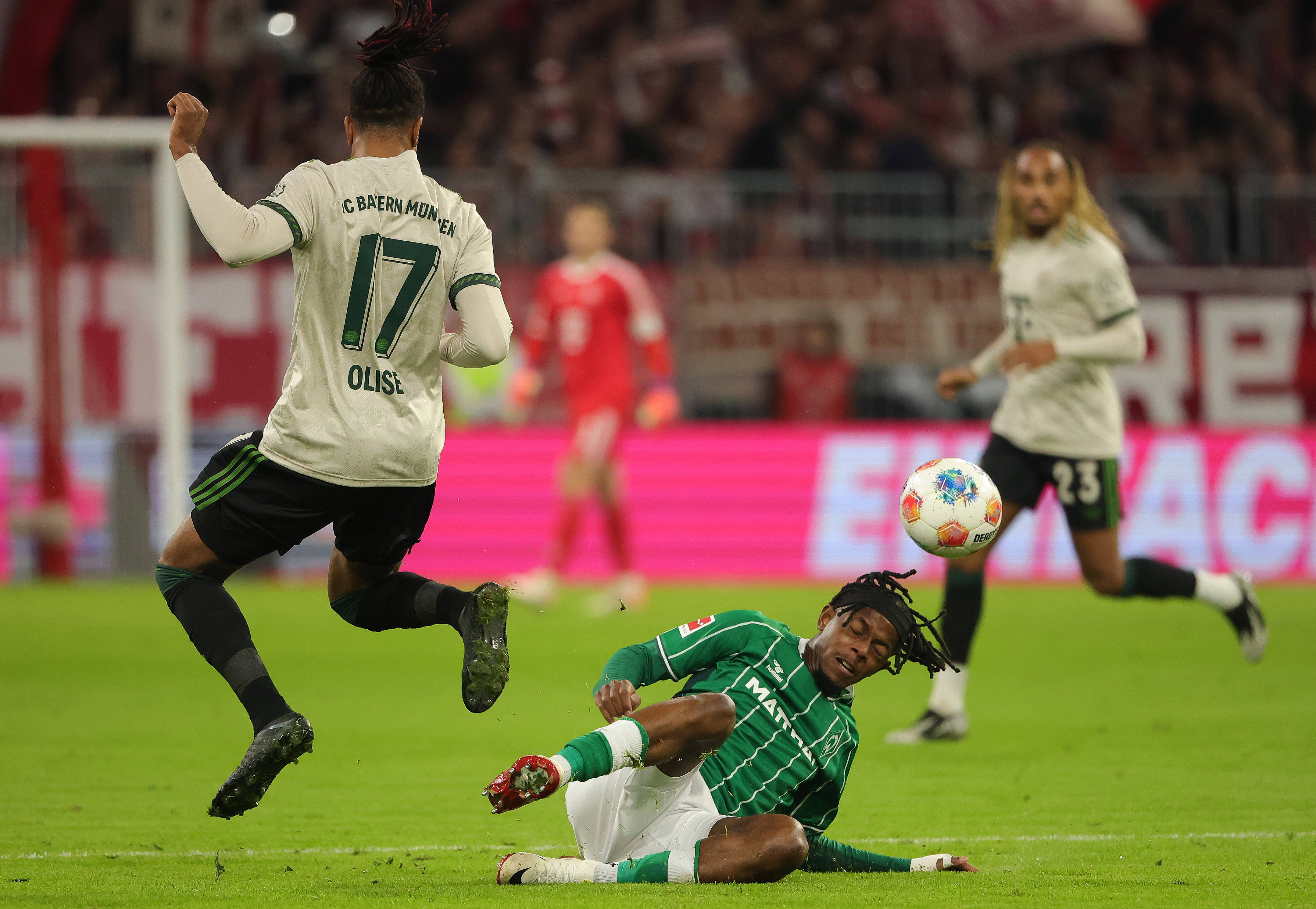 拜仁逆转马赛，格纳布里爆发神勇