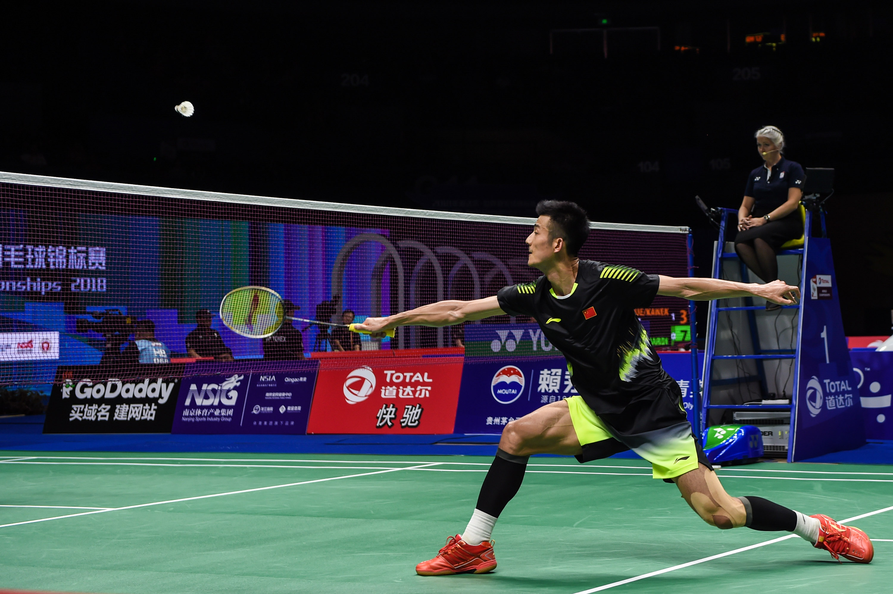 印度羽毛球队完胜马来西亚羽毛球队，谌龙完成帽子戏法