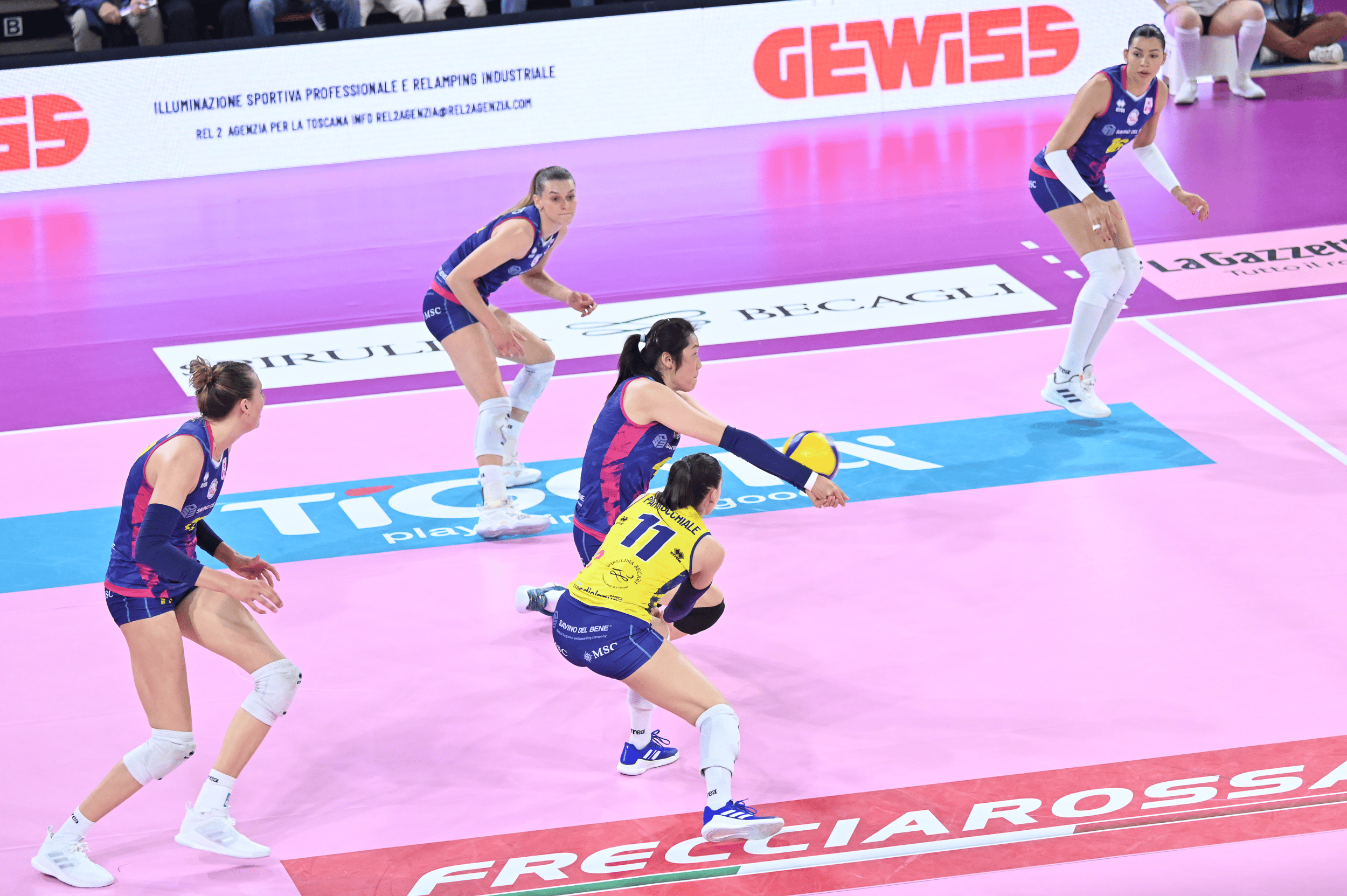 冷门频出!排球战况跌宕起伏 冷门频出!排球战况跌宕起伏