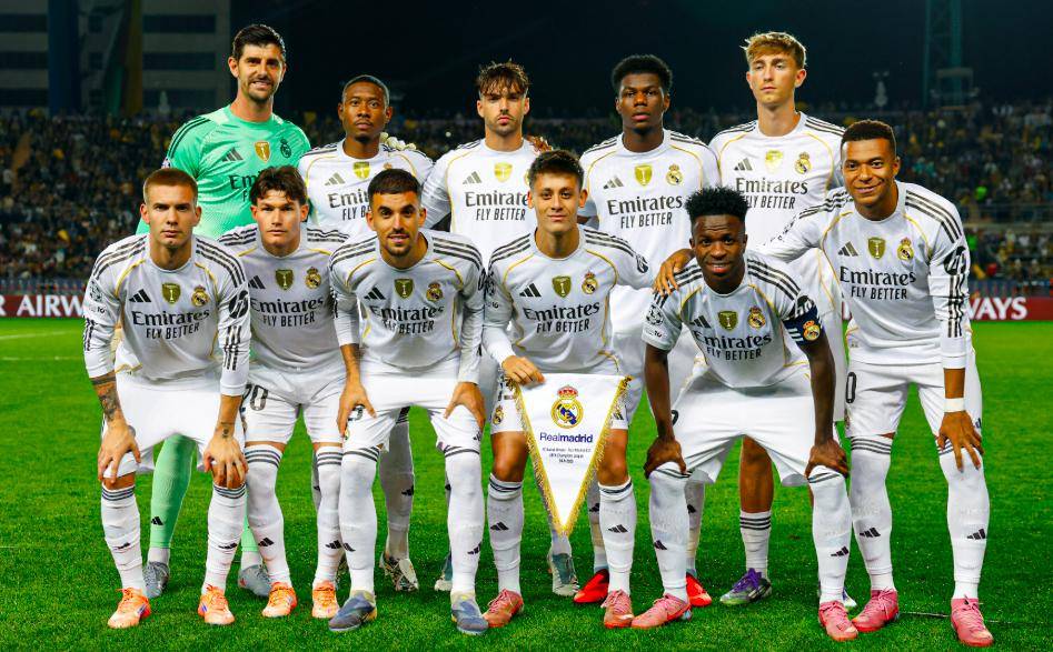 皇马完胜曼联，库尔图瓦统治全场