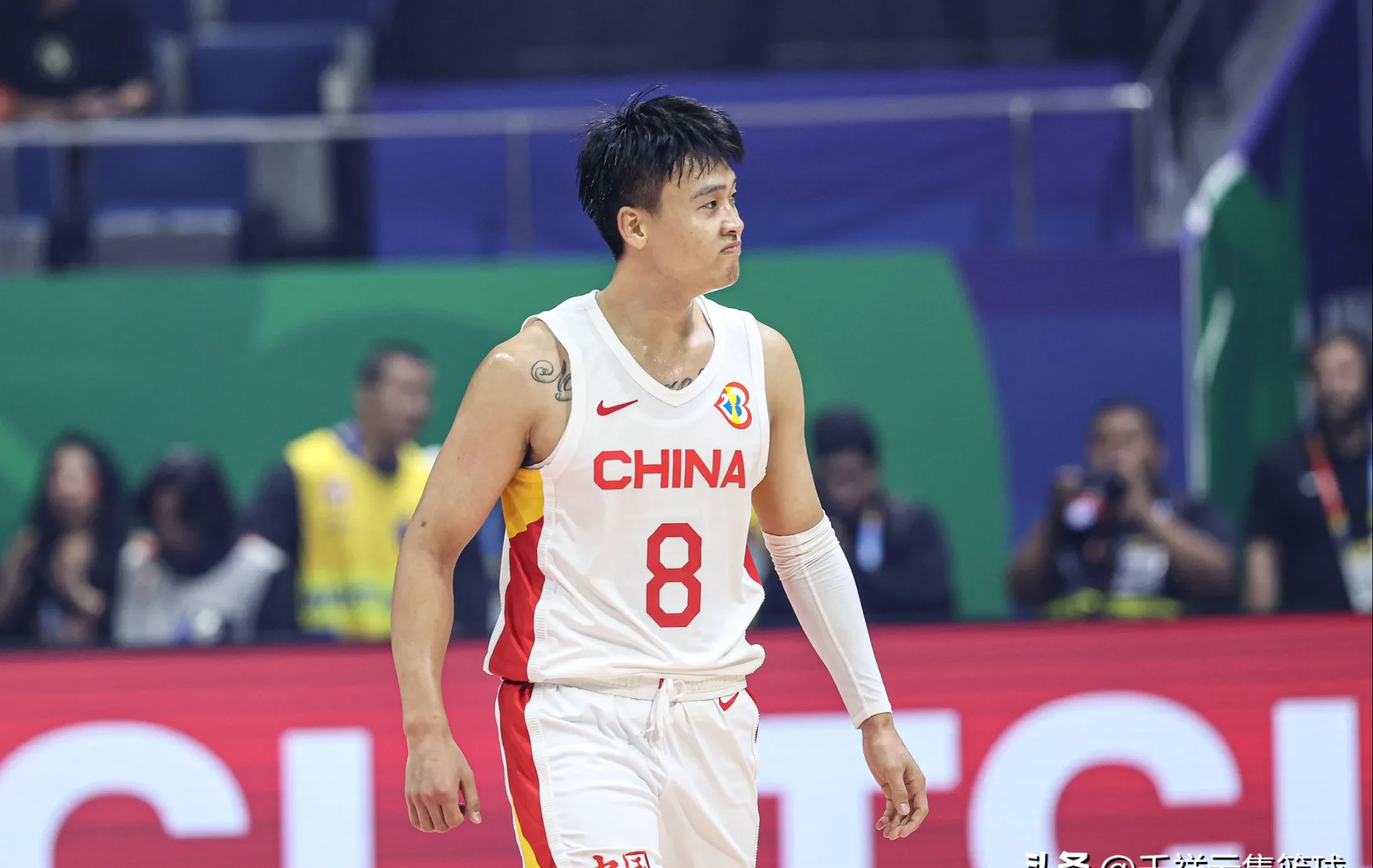 骑士险胜76人，胡金秋高光表现