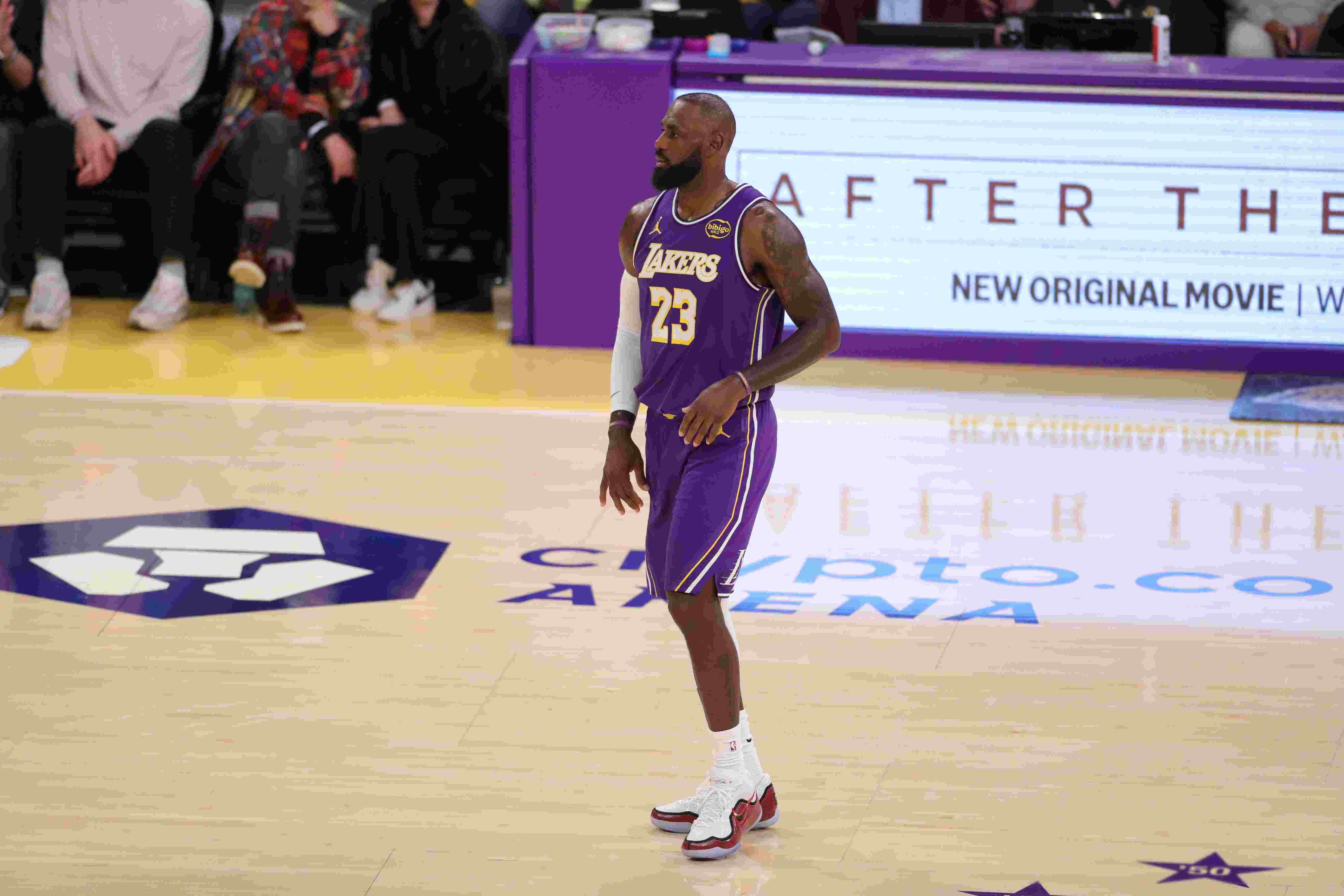 吉林队完胜四川队,詹姆斯扛起全队 吉林队完胜四川队,詹姆斯扛起全队