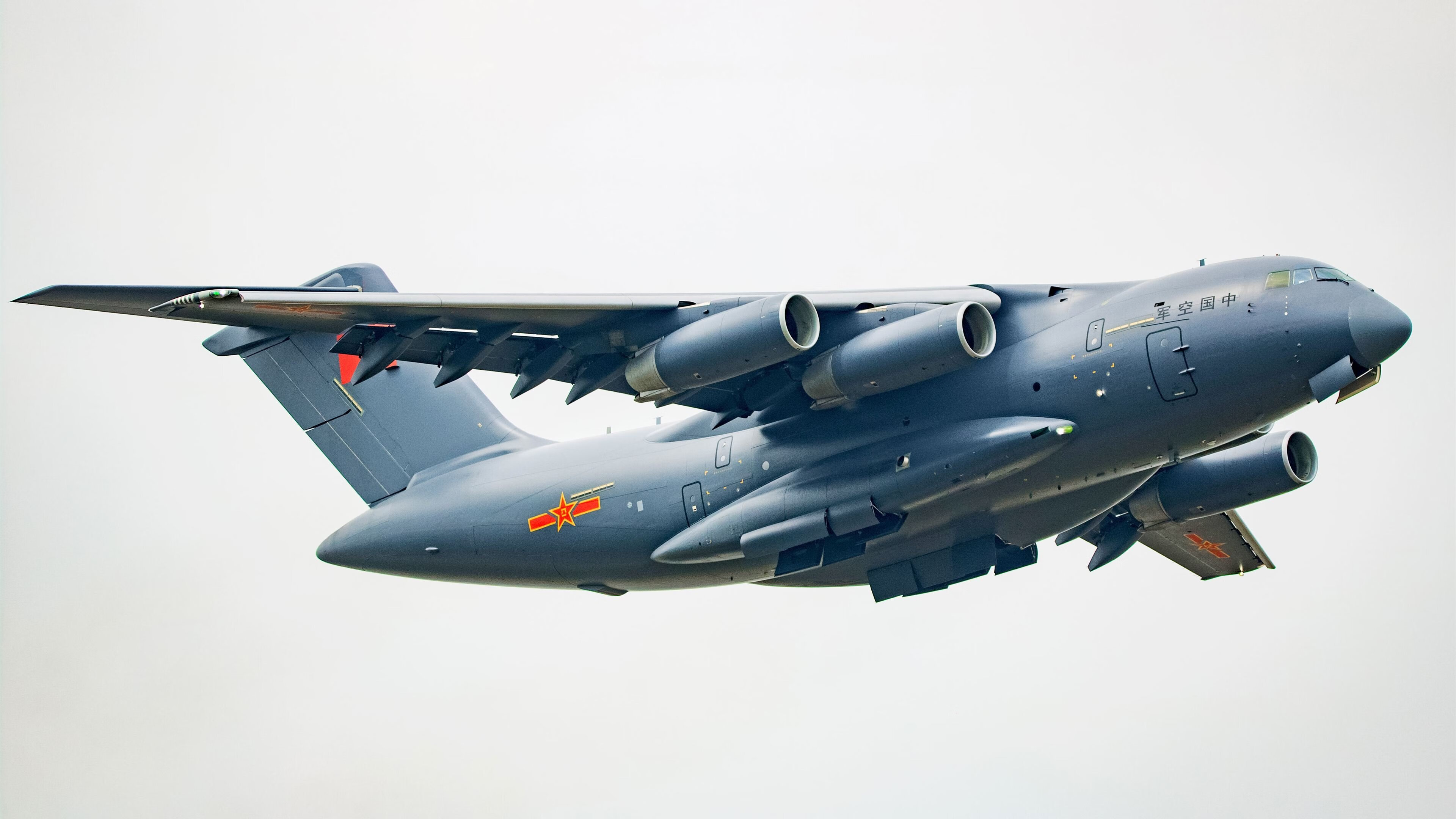 双重奏,奥斯梅恩点燃圣保罗,波兰之鹰力压紫百合—一个足球周末的平行史诗